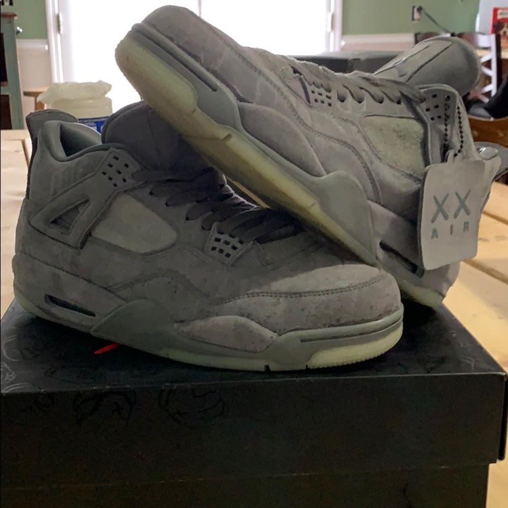 Jordan retro 4 KAWS